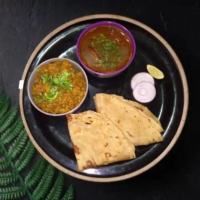Karnataka Style Hurali Kalu Saaru and Usali Recipe